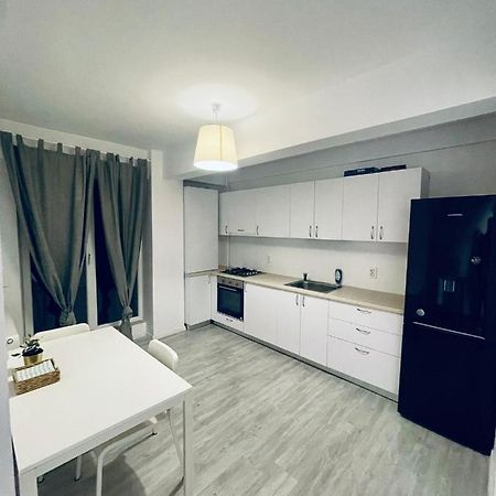 Santorini Residence Apartment Otopeni Buitenkant foto